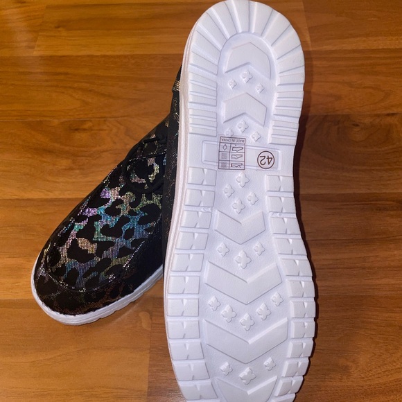 SHEIN Black and Multicolor Holographic Leopard Print Shoes - Picture 5 of 8